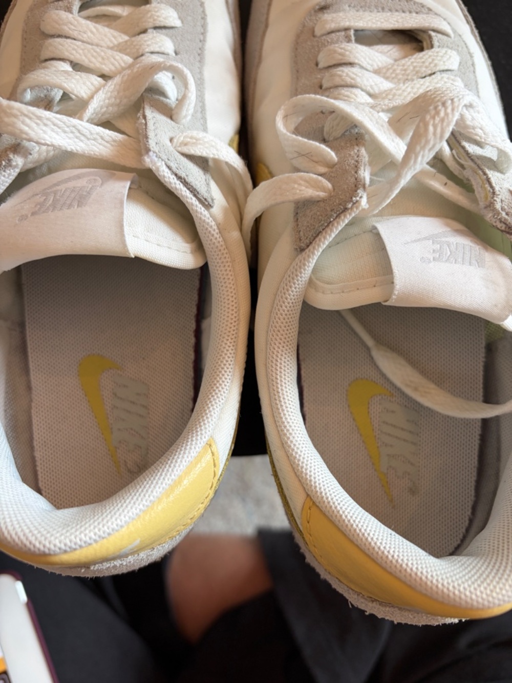 Women’s retro Nike tennis shoes - Picture 6 of 9
